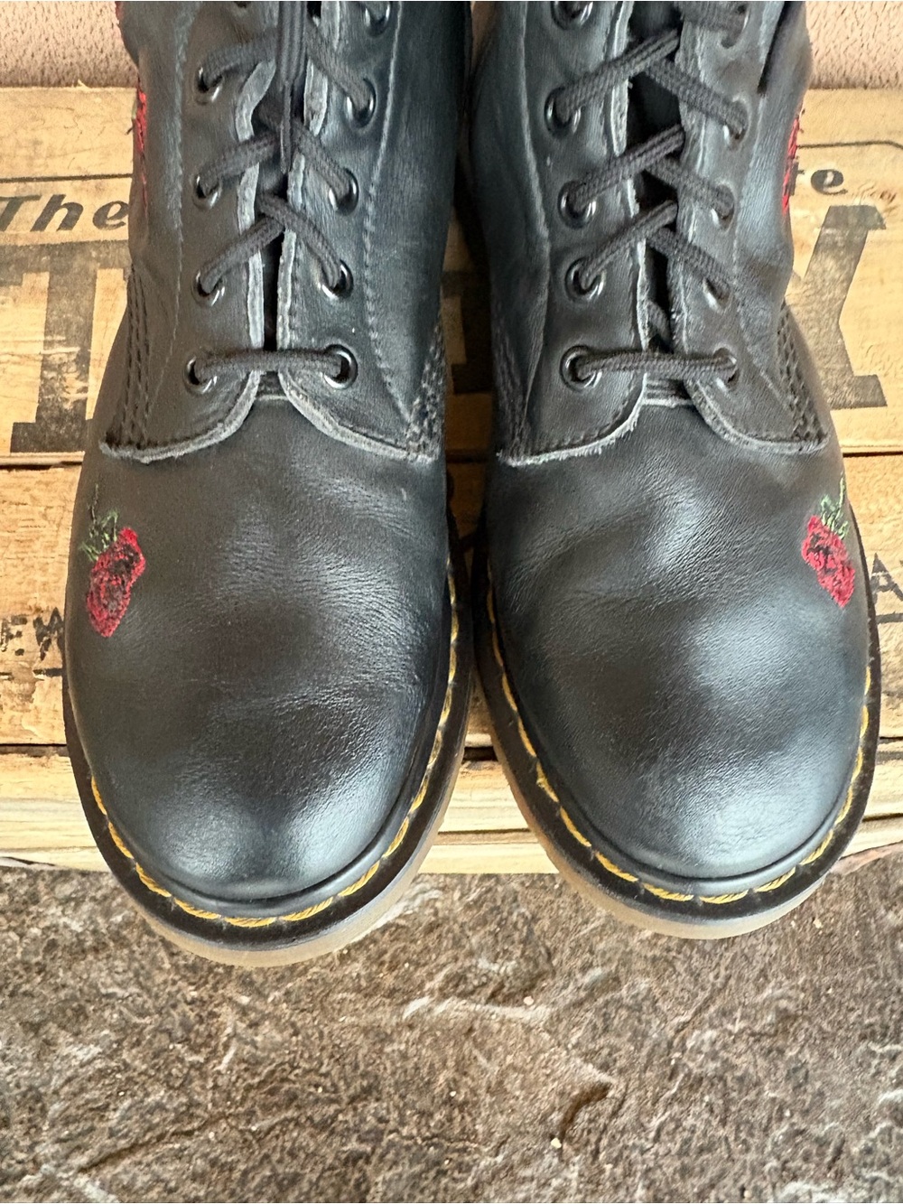 Dr.Martens Vonda 1914 Embroidered Rose Combat Boot - Picture 5 of 12